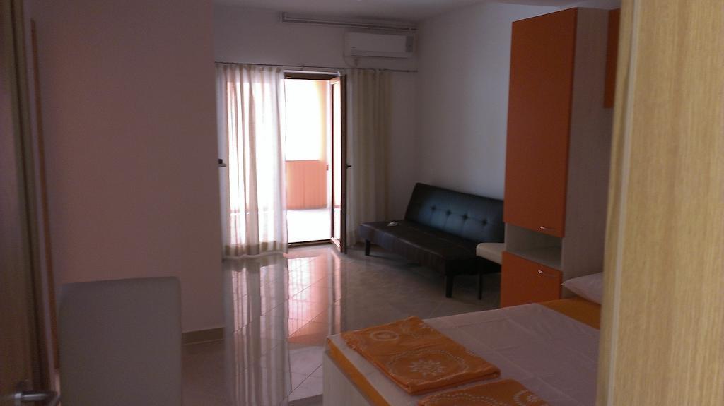 Apartments Hana Starigrad Paklenica Zimmer foto